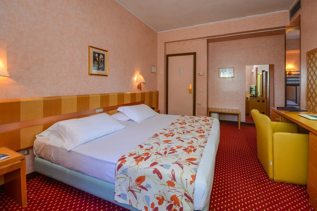 Hotel Oliveto Desenzano del Garda Dış mekan fotoğraf